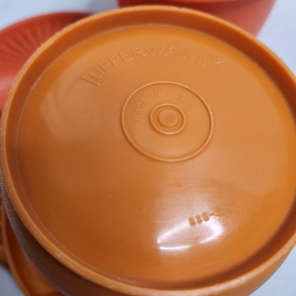Tupperware Lot of 2 Round Containers & Lids Orange - Picture 5 of 7
